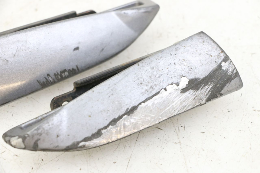 photo de PAIRE CALE PIED ARRIERE PIAGGIO MP3 500 (2014 - 2017) - Points de fixation