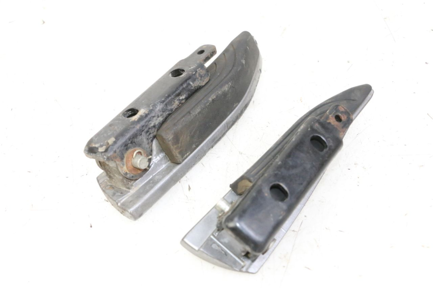 photo de PAIRE CALE PIED ARRIERE PIAGGIO MP3 500 (2014 - 2017) - Marquages et références