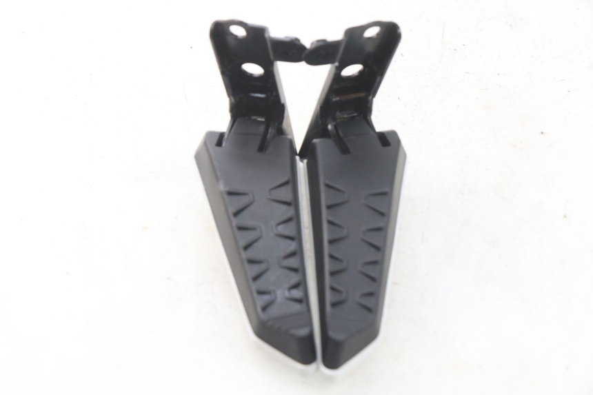 photo de PAIRE CALE PIED ARRIERE MBK MW TRYPTIK 125 (2017 - 2022) - Vue produit