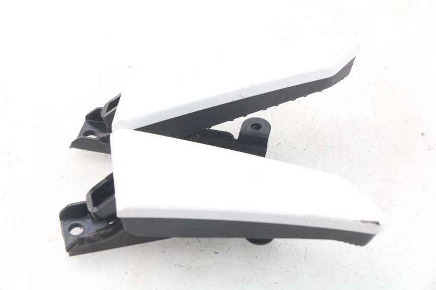 photo de PAIRE CALE PIED ARRIERE MBK MW TRYPTIK 125 (2017 - 2022) - Points de fixation