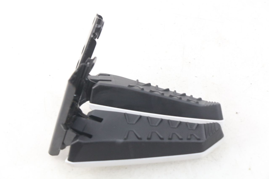 photo de PAIRE CALE PIED ARRIERE MBK MW TRYPTIK 125 (2017 - 2022) - État de surface