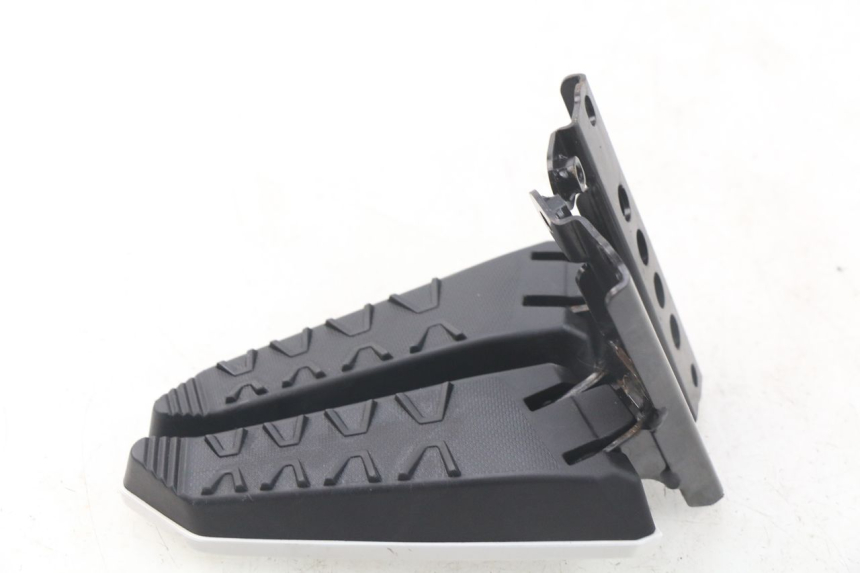 photo de PAIRE CALE PIED ARRIERE MBK MW TRYPTIK 125 (2017 - 2022) - Marquages et références