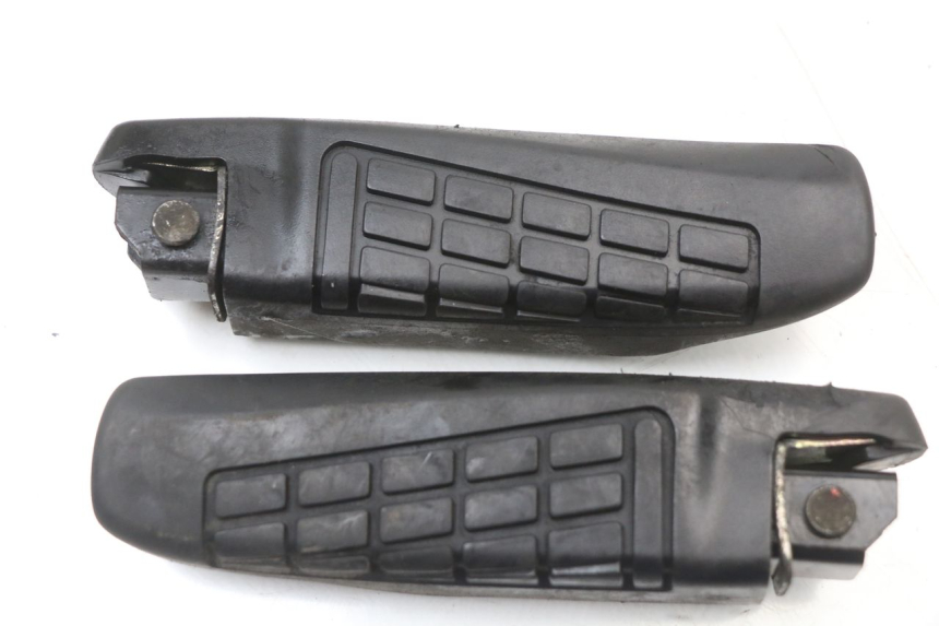 photo de PAIRE CALE PIED ARRIERE MBK MW TRYPTIK 125 (2014 - 2016) - Zoom état d’usage