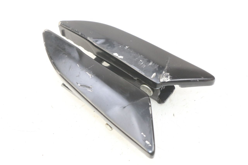 photo de PAIRE CALE PIED ARRIERE PIAGGIO NEW TYPHOON 50 (2018 - 2021) - Zoom état d’usage