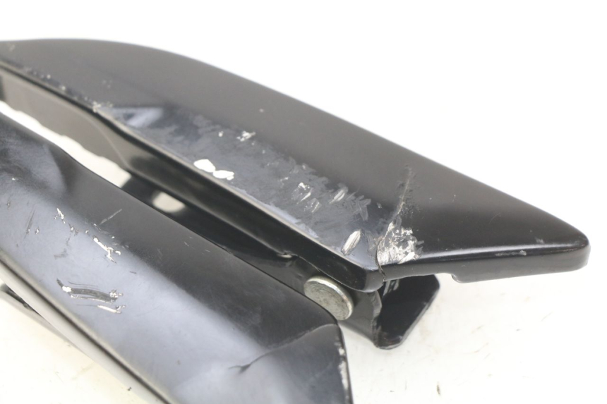 photo de PAIRE CALE PIED ARRIERE PIAGGIO NEW TYPHOON 50 (2018 - 2021) - Autre angle de vue