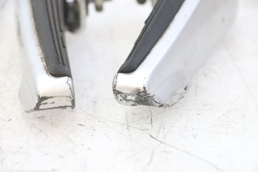 photo de PAIRE CALE PIED ARRIERE GILERA NEXUS 125 (2009 - 2013) - Autre angle de vue