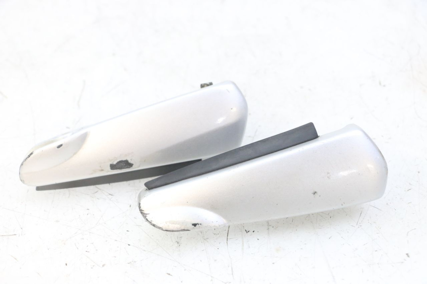 photo de PAIRE CALE PIED ARRIERE GILERA NEXUS 125 (2009 - 2013) - Gros plan technique