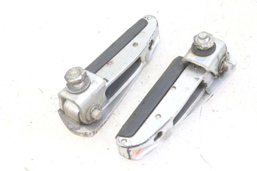 photo de PAIRE CALE PIED ARRIERE GILERA NEXUS 125 (2009 - 2013) - Pièce contrôlée