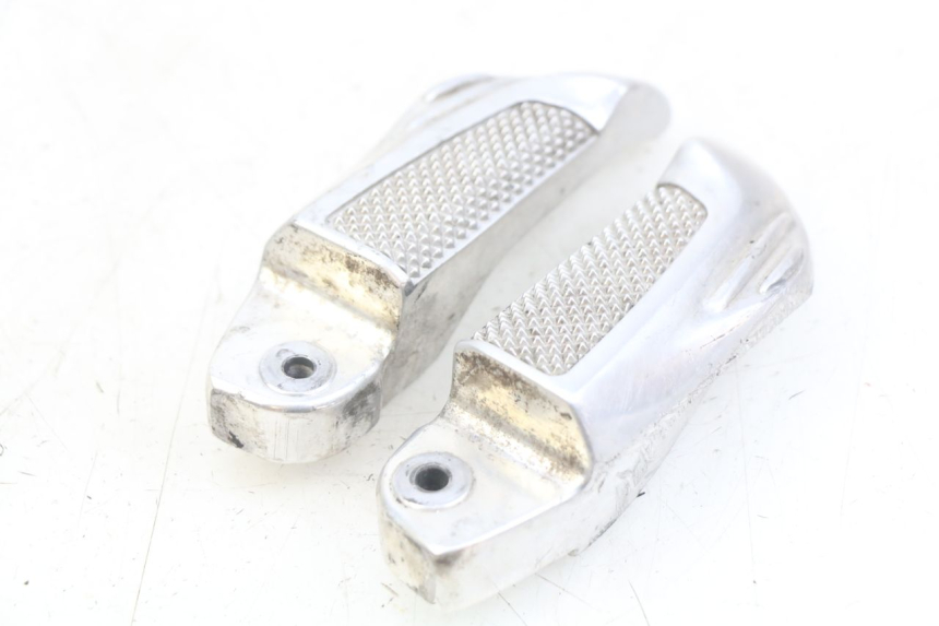 photo de PAIRE CALE PIED ARRIERE HONDA NHX LEAD 110 (2008 - 2010) - Autre angle de vue