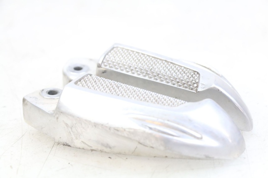 photo de PAIRE CALE PIED ARRIERE HONDA NHX LEAD 110 (2008 - 2010) - Gros plan technique