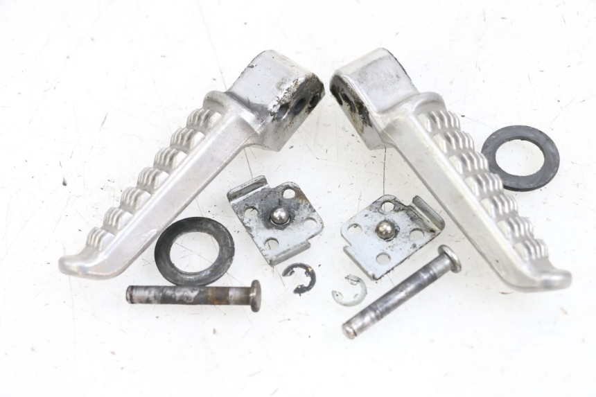 photo de PAIRE CALE PIED ARRIERE KAWASAKI NINJA 400 (2018 - 2023) - Détail de la pièce