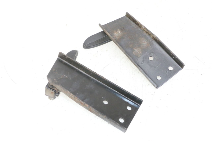 photo de PAIRE CALE PIED ARRIERE JM MOTORS OLDIES GT 4T 50 (2018 - 2025) - Détail de la pièce