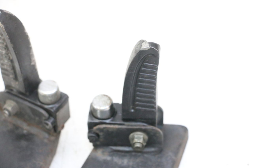 photo de PAIRE CALE PIED ARRIERE JM MOTORS OLDIES GT 4T 50 (2018 - 2025) - Vue d’ensemble