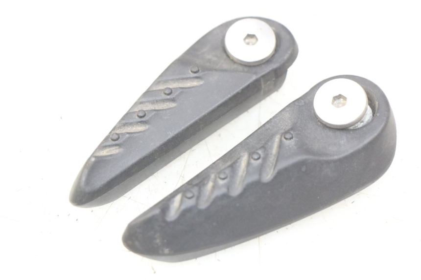 photo de PAIRE CALE PIED ARRIERE MBK OVETTO 2T 50 (2007 - 2017) - Zoom état d’usage