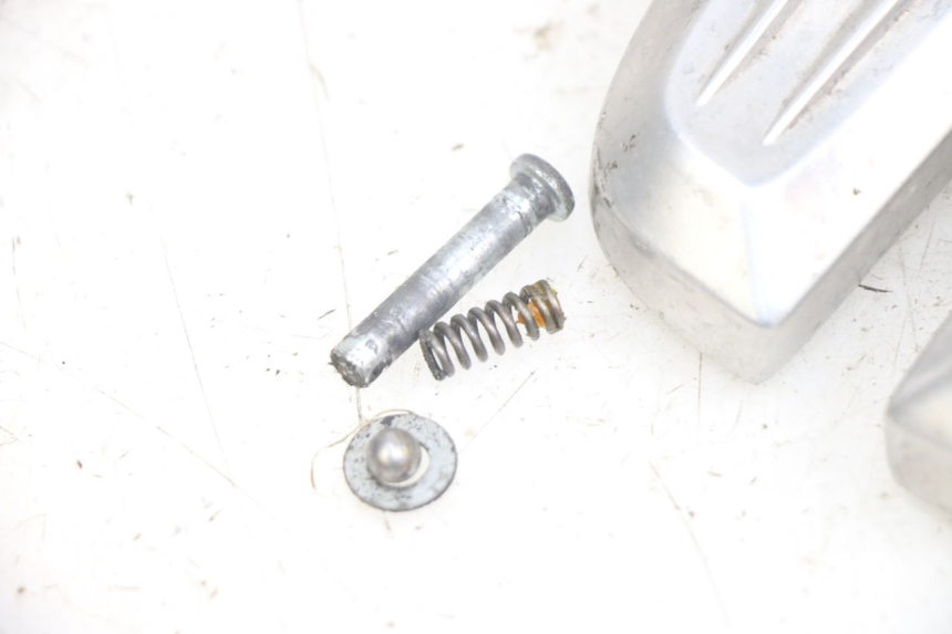 photo de PAIRE CALE PIED ARRIERE HONDA PCX (JF28) 125 (2009 - 2011) - Vue d’ensemble