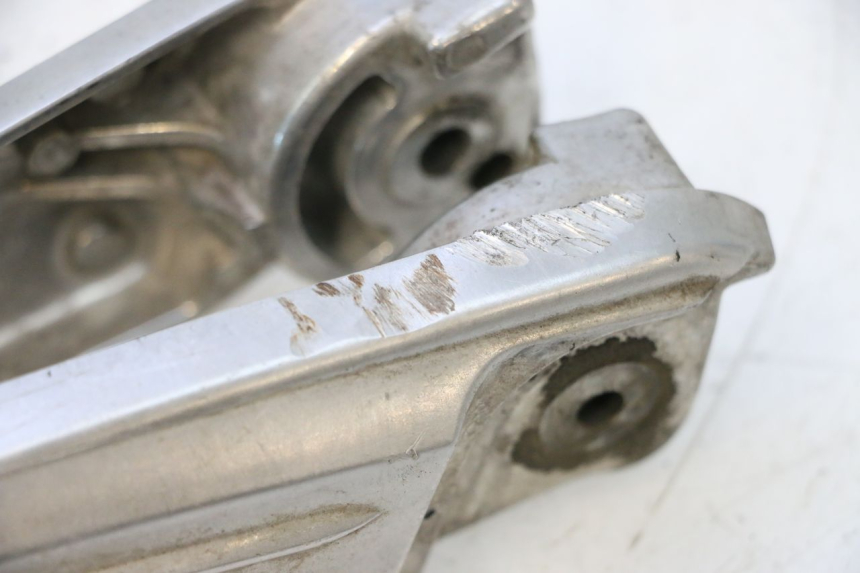 photo de PAIRE CALE PIED ARRIERE HONDA PCX (JF57/JF64) 125 (2014 - 2018) - Zoom état d’usage