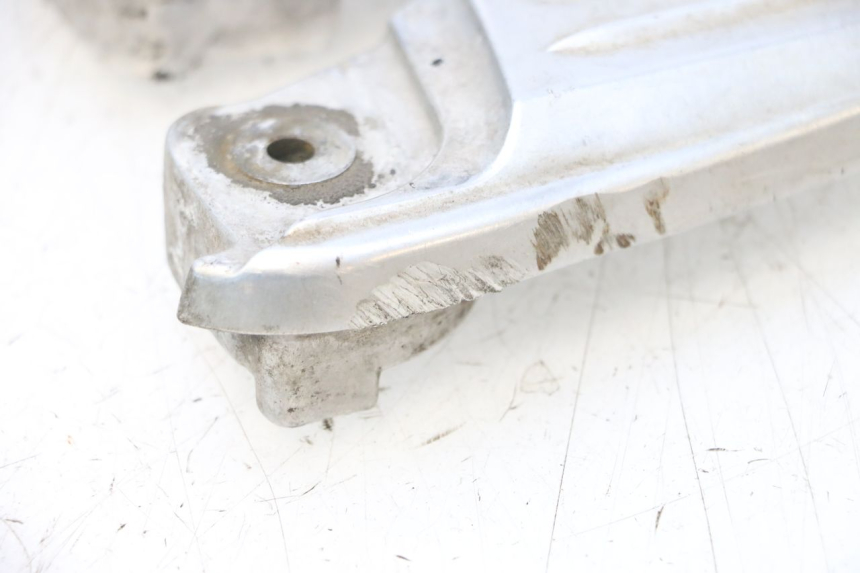 photo de PAIRE CALE PIED ARRIERE HONDA PCX (JF57/JF64) 125 (2014 - 2018) - Marquages et références