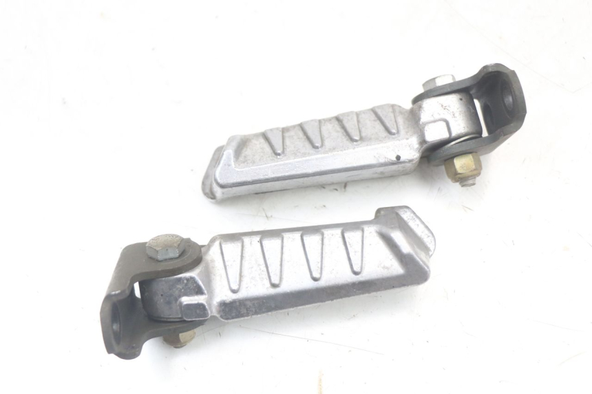 photo de PAIRE CALE PIED ARRIERE PEUGEOT LUDIX 50 (2005 - 2007) - Zoom état d’usage