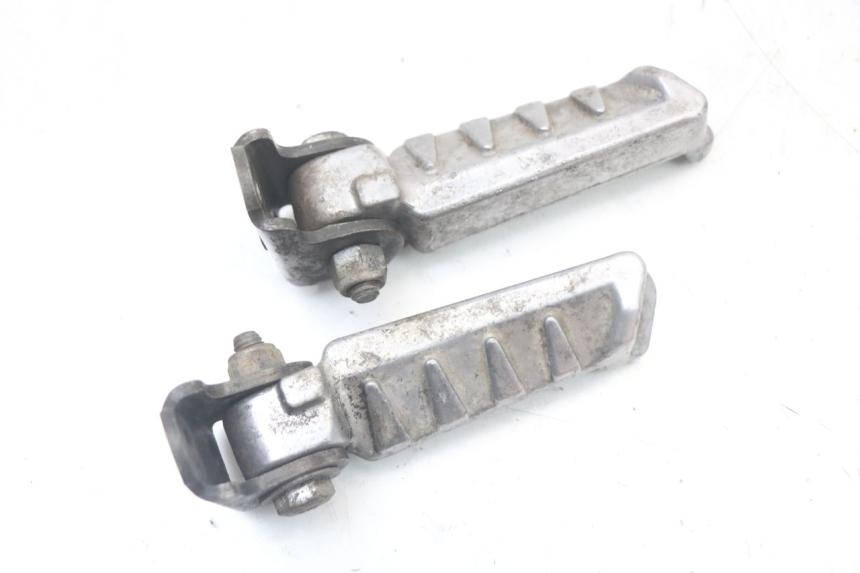 photo de PAIRE CALE PIED ARRIERE PEUGEOT LUDIX 50 (2005 - 2007) - Zoom état d’usage