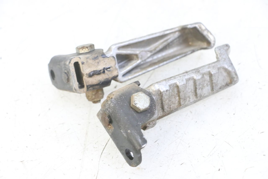 photo de PAIRE CALE PIED ARRIERE PEUGEOT LUDIX ONE 50 (2005 - 2008) - Zoom état d’usage