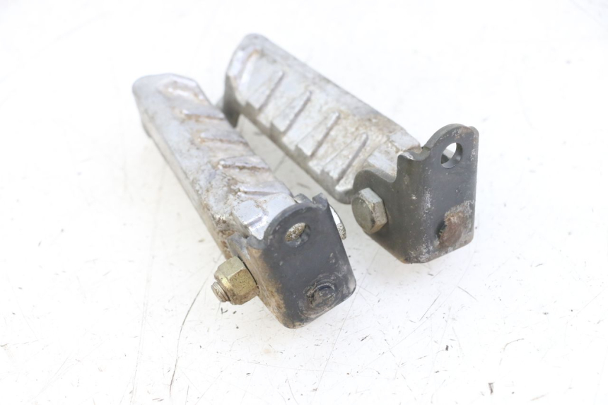 photo de PAIRE CALE PIED ARRIERE PEUGEOT LUDIX ONE 50 (2005 - 2008) - Autre angle de vue