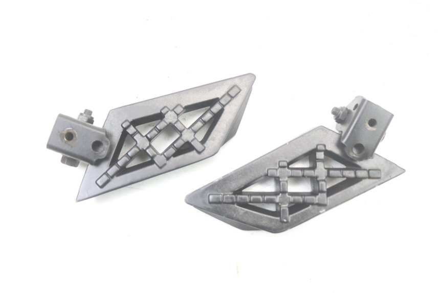 photo de PAIRE CALE PIED ARRIERE PEUGEOT STREETZONE 4T 50 (2018 - 2023) - Vue principale