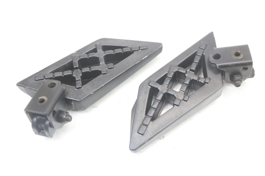 photo de PAIRE CALE PIED ARRIERE PEUGEOT STREETZONE 4T 50 (2018 - 2023) - Zoom état d’usage