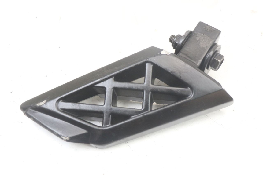 photo de PAIRE CALE PIED ARRIERE PEUGEOT STREETZONE 4T 50 (2018 - 2023) - Gros plan technique