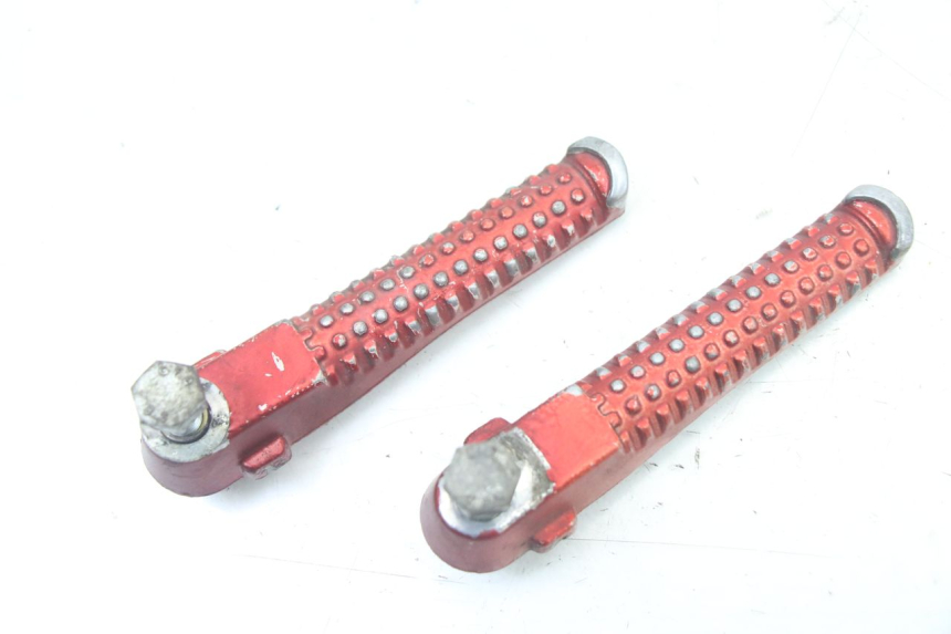 photo de PAIRE CALE PIED ARRIERE PEUGEOT TKR TREKKER FURIOUS 50 (2005 - 2014) - Détail de la pièce