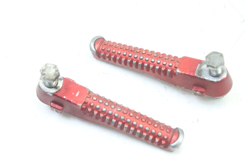 photo de PAIRE CALE PIED ARRIERE PEUGEOT TKR TREKKER FURIOUS 50 (2005 - 2014) - Zoom état d’usage