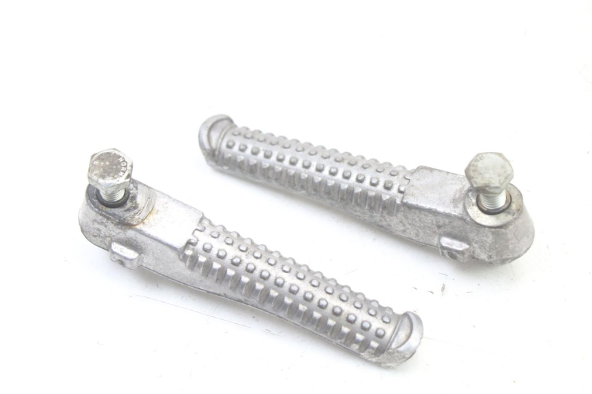 photo de PAIRE CALE PIED ARRIERE PEUGEOT TREKKER TKR 50 (2005 - 2014) - Détail de la pièce