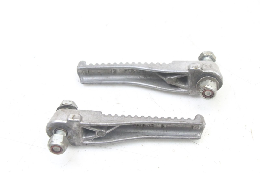 photo de PAIRE CALE PIED ARRIERE PEUGEOT TREKKER TKR 50 (2005 - 2014) - Autre angle de vue