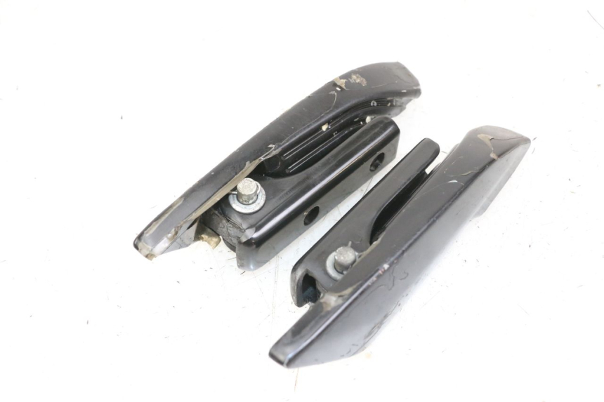 photo de PAIRE CALE PIED ARRIERE PIAGGIO LIBERTY IGET 4T 50 (2021 - 2025) - Autre angle de vue