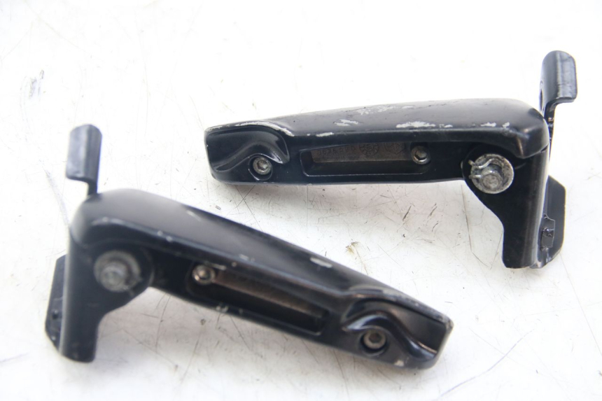 photo de PAIRE CALE PIED ARRIERE GILERA RUNNER SP 50 (2009 - 2017) - Détail de la pièce