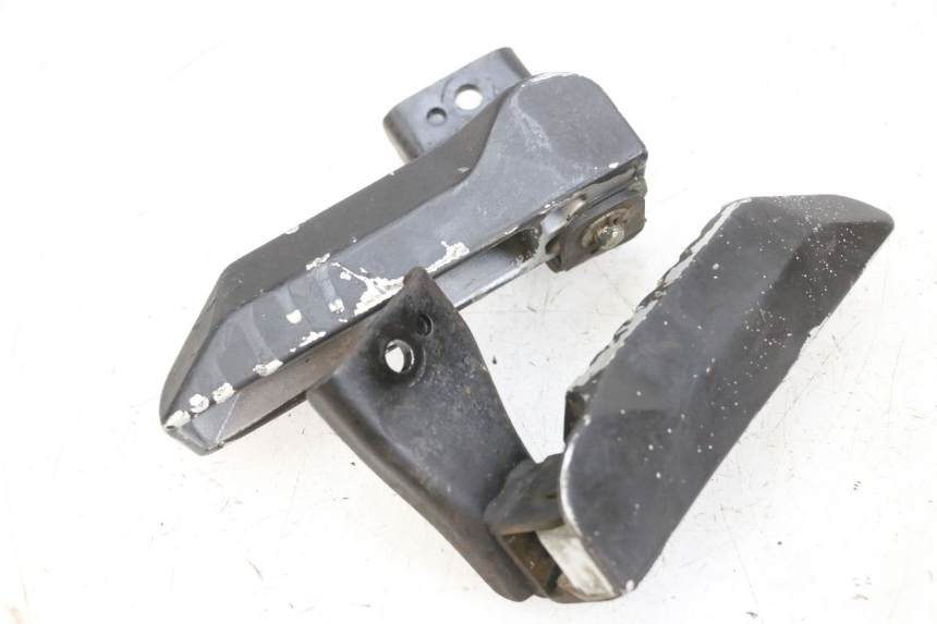 photo de PAIRE CALE PIED ARRIERE DAELIM S1 125 (2007 - 2016) - Zoom état d’usage