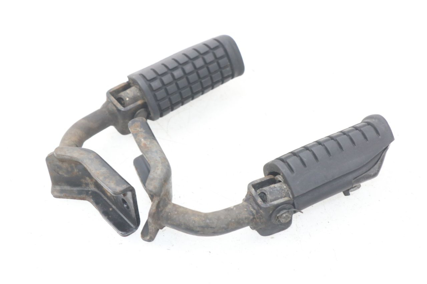 photo de PAIRE CALE PIED ARRIERE DAELIM S2 125 (2006 - 2007) - Gros plan technique