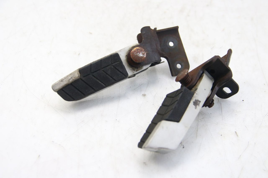 photo de PAIRE CALE PIED ARRIERE DAELIM S3 125 (2010 - 2017) - Vue principale