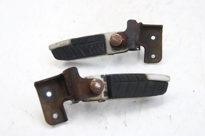 photo de PAIRE CALE PIED ARRIERE DAELIM S3 125 (2010 - 2017) - Autre angle de vue