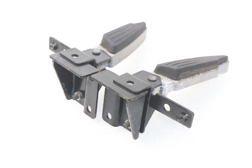 photo de PAIRE CALE PIED ARRIERE PEUGEOT SATELIS 300 (2012 - 2015) - Zoom état d’usage