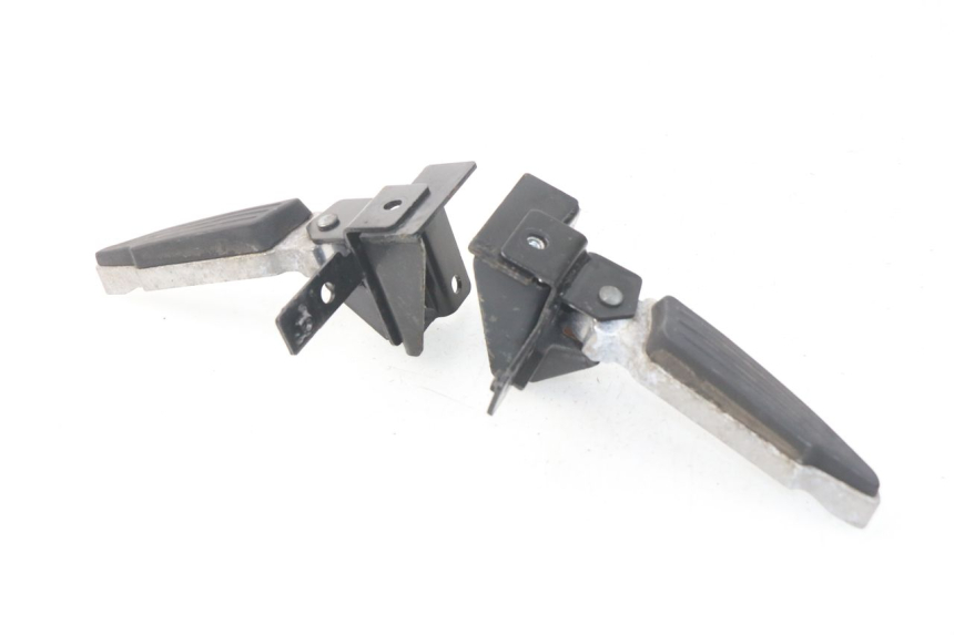 photo de PAIRE CALE PIED ARRIERE PEUGEOT SATELIS 300 (2012 - 2015) - Autre angle de vue