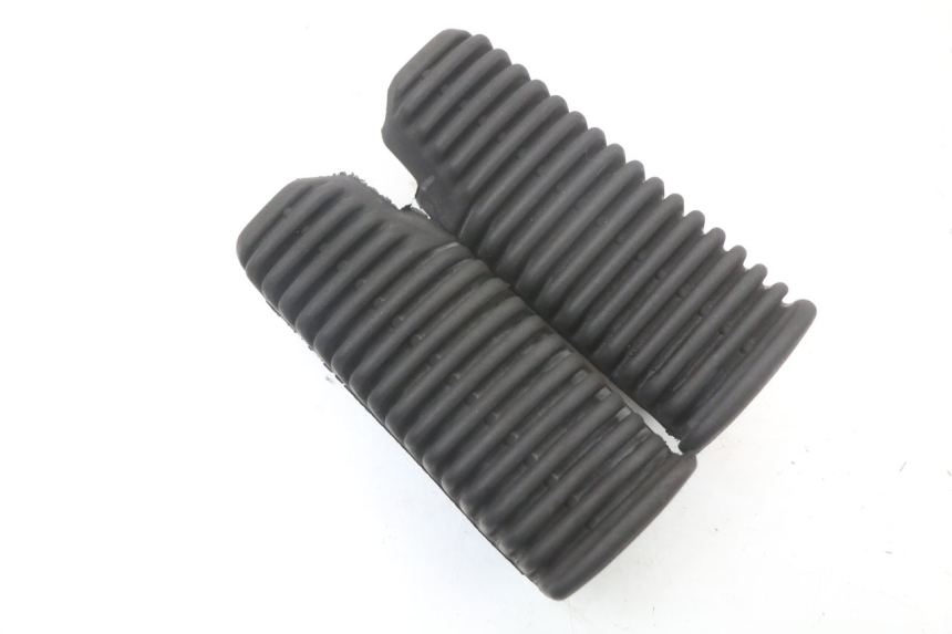 photo de PAIRE CALE PIED ARRIERE APRILIA SCARABEO GT 125 (1999 - 2007) - Autre angle de vue