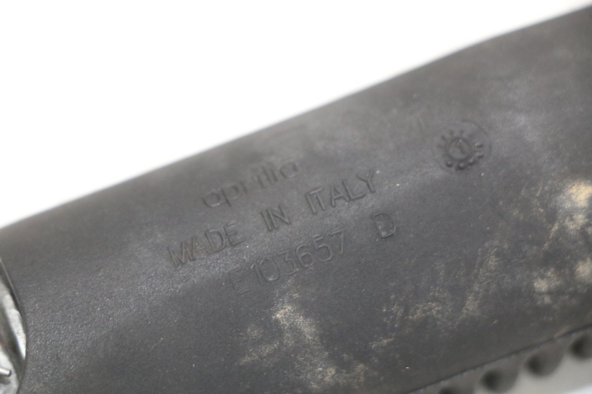 photo de PAIRE CALE PIED ARRIERE APRILIA SCARABEO GT 125 (1999 - 2007) - Vue d’ensemble