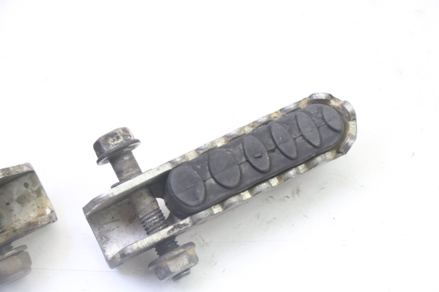 photo de PAIRE CALE PIED ARRIERE DERBI SENDA SM DRD 50 (2008 - 2013) - Zoom état d’usage