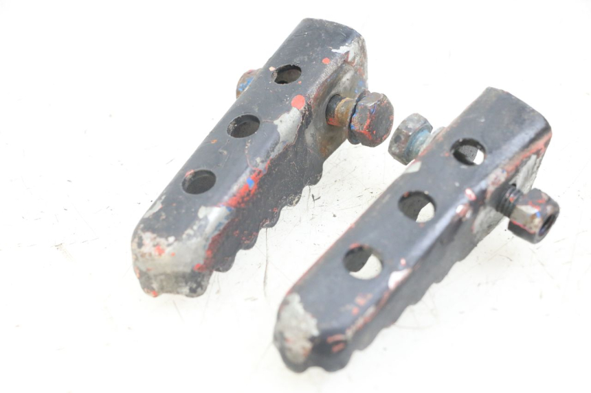 photo de PAIRE CALE PIED ARRIERE DERBI SENDA SM X-TREME 50 (2006 - 2010) - Zoom état d’usage