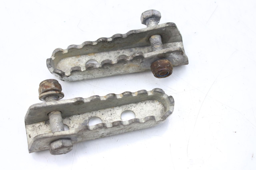 photo de PAIRE CALE PIED ARRIERE GILERA SMT SUPERMOTARD 50 (2009 - 2017) - Vue principale