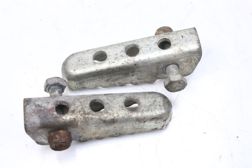 photo de PAIRE CALE PIED ARRIERE GILERA SMT SUPERMOTARD 50 (2009 - 2017) - Zoom état d’usage