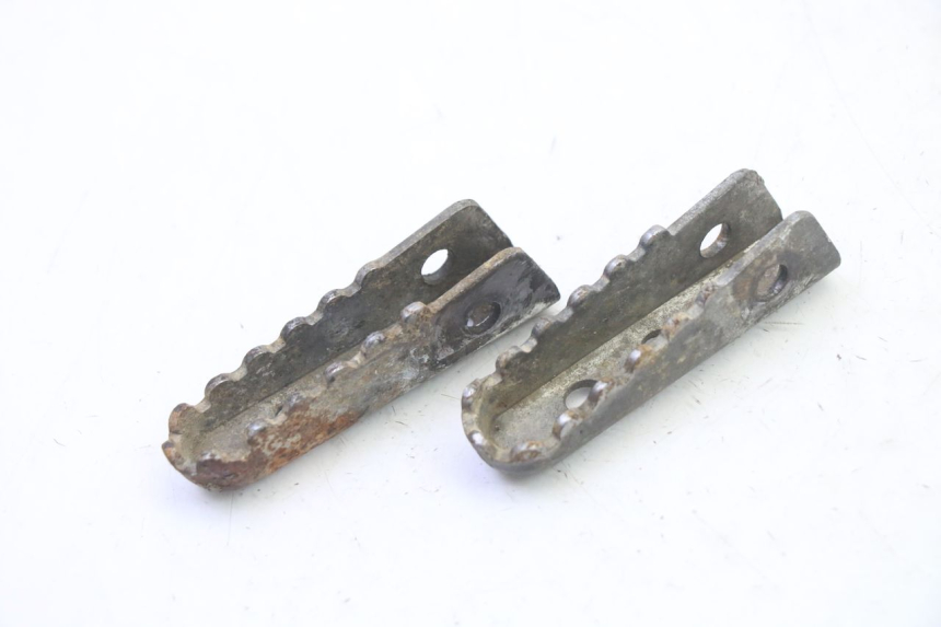 photo de PAIRE CALE PIED ARRIERE GILERA SMT SUPERMOTARD 50 (2009 - 2017) - Zoom état d’usage