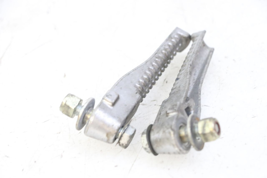 photo de PAIRE CALE PIED ARRIERE PEUGEOT SPEEDFIGHT 2 LC 50 (2000 - 2009) - Autre angle de vue