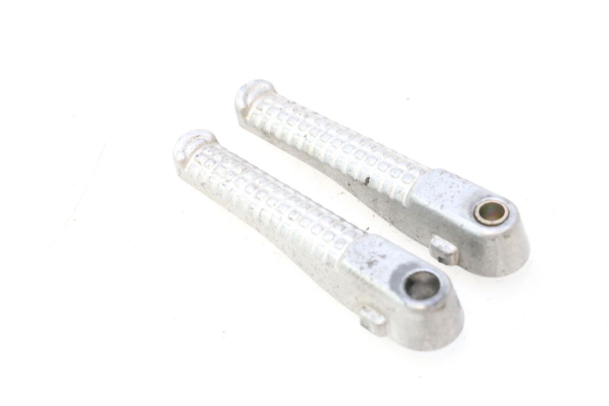 photo de PAIRE CALE PIED ARRIERE PEUGEOT SPEEDFIGHT LC 50 (1996 - 2002) - Autre angle de vue