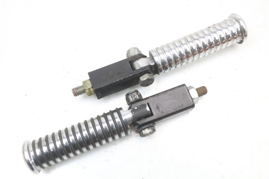 photo de PAIRE CALE PIED ARRIERE HARLEY DAVIDSON SPORTSTER XL CUSTOM 1200 (2003 - 2004) - Autre angle de vue